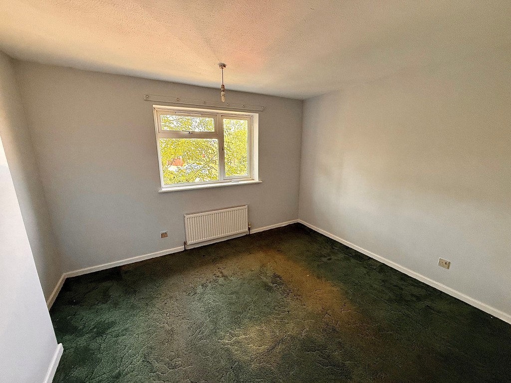 Lot: 99 - THREE-BEDROOM END-TERRACE HOUSE IN NEED OF MODERNISATION - Bedroom two with window